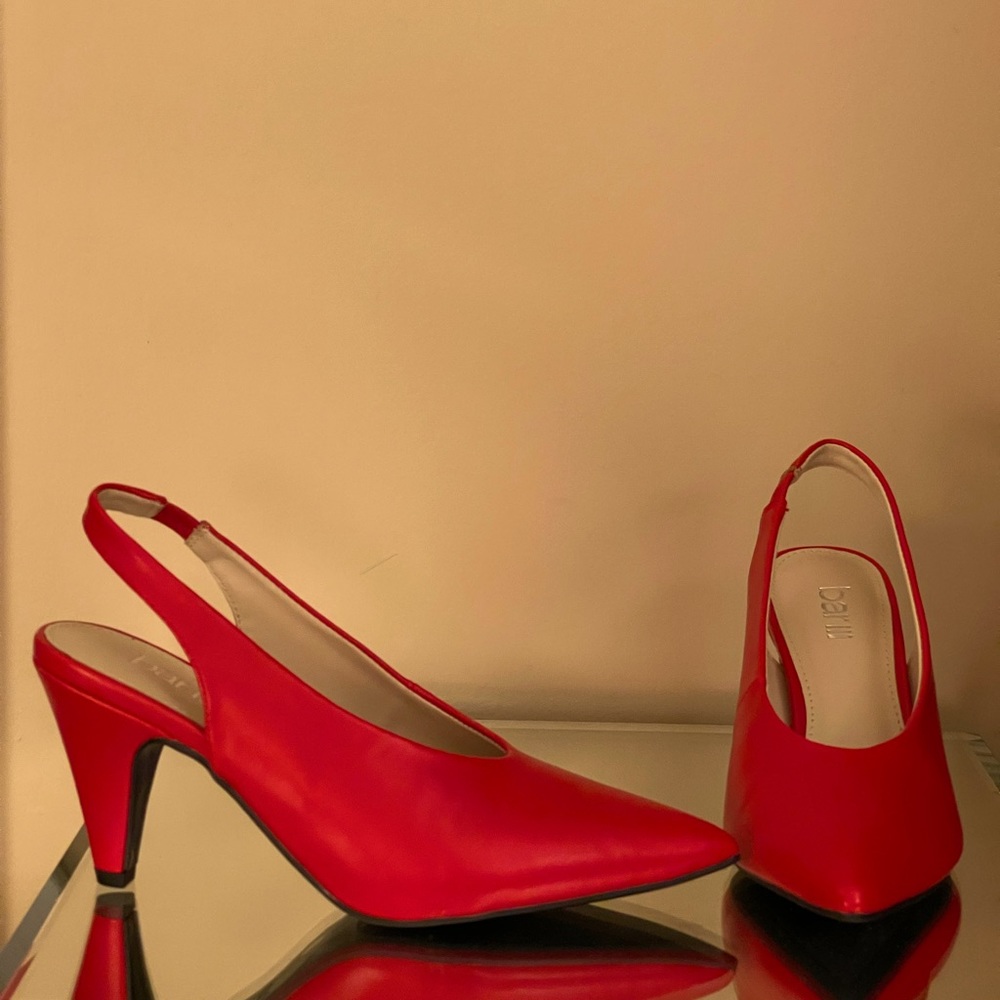 NIB BAR III “TANYAP” Red pointy toe sling back 3” heels.